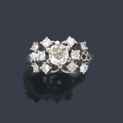 Ring mit altem Kissen-Schliff und Diamanten im Ant