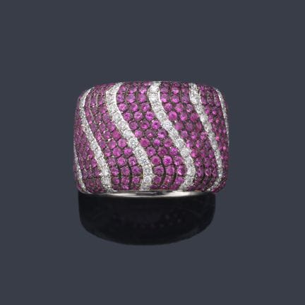 Breiter Ring mit rundgeschliffenen rosa Saphiren i