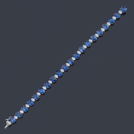 Armband mit oval geschliffenen Saphiren von insges