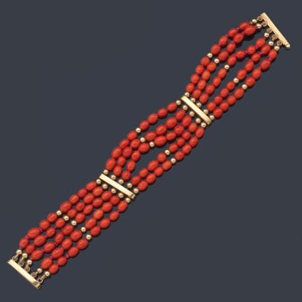 Armband mit vier Strängen aus roter Koralle in Fas