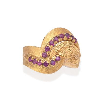 Ring im Stil der 1970er Jahre mit zwei ineinander 