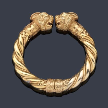 Armband mit zwei einander zugewandten „Löwenkopf“-