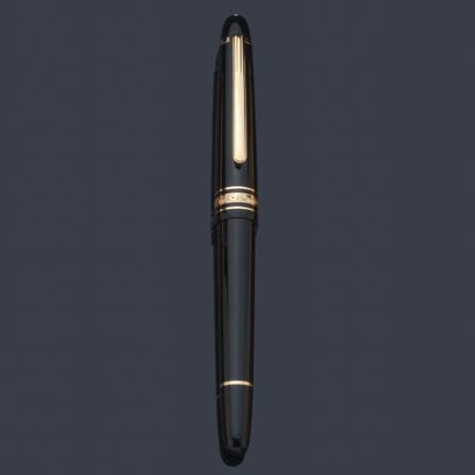万宝龙（MONTBLANC）Meisterstück钢笔，德国产。
黑色树脂笔身。原装14K金笔尖。