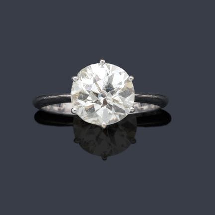 Solitaire-Ring mit einem Diamanten im Old-Cut-Schl