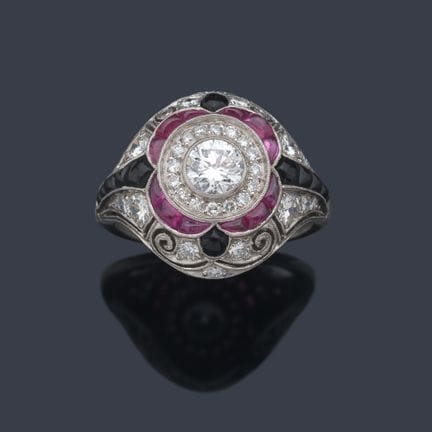 Bombé-förmiger Ring mit einem Diamanten im Brillan