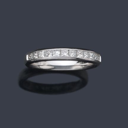 Halb-Ewigkeitsring mit einem Ringband aus Diamante