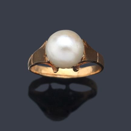 Ring mit einer zentralen Perle von ca. 8,74 mm in 
