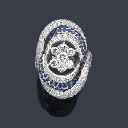 Ring mit gewellten Bändern, besetzt mit Diamanten 