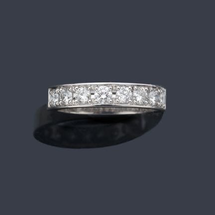 Halber Ewigkeitsring mit einer Diamantreihe von in