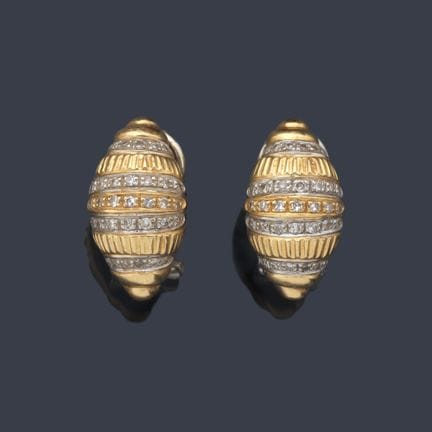 Ohrringe im Kreol-Stil mit Reihen aus Diamanten im