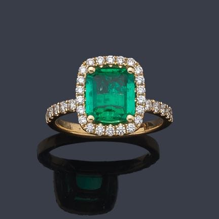 Ring mit einem zentralen Smaragd von ca. 1,60 Kara