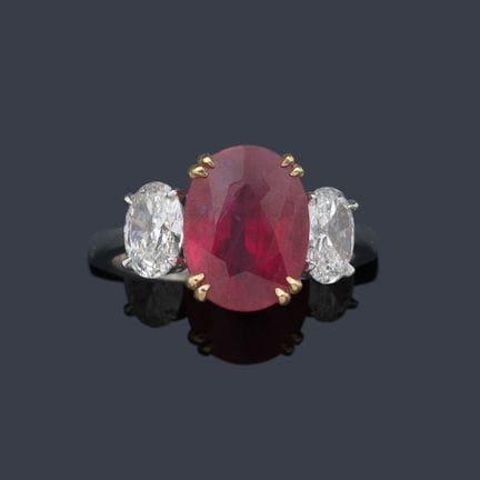 Ring mit einem Rubin im Ovalschliff von ca. 5,00 c