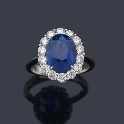 Ring mit einem Saphir im Ovalschliff von ca. 3,99 
