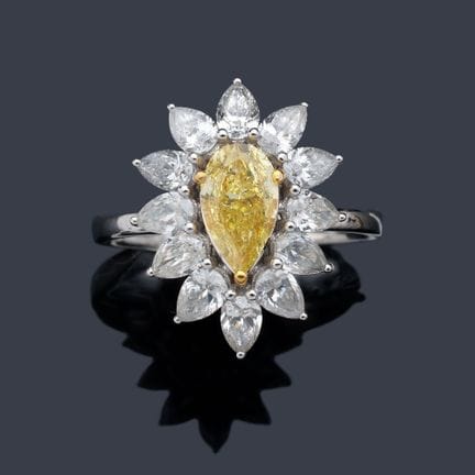 Ring mit einem 1,01-Karat-Diamanten im Fancy-Yello