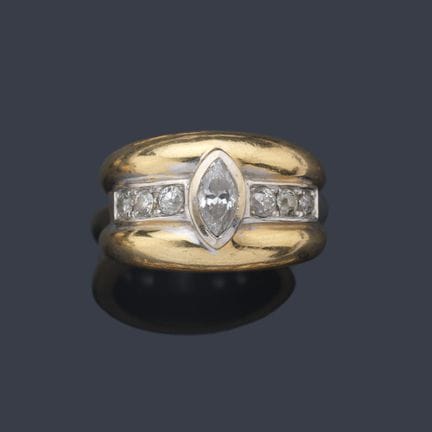 Ring mit einem Diamanten im Marquise-Schliff von c