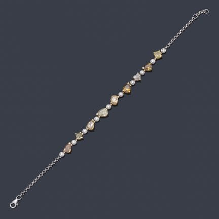 Armband mit birnenförmigen und im Kissenschliff ge