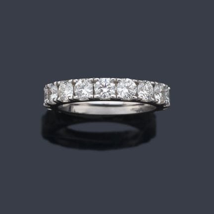 Breiter Ehering mit Diamanten von insgesamt ca. 3,