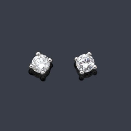 Ohrstecker mit zwei Diamanten mit einem Gesamtgewi