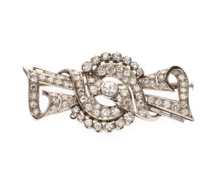 "KNOT" BROOCH
Diamonds
A brooch depicting a knot o