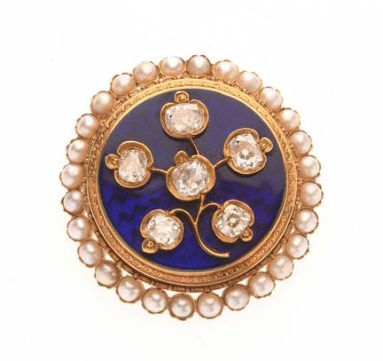 BROOCH
Blue enamel, pearls, and diamonds
Circular 