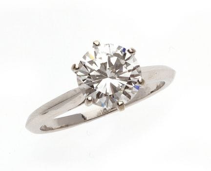 ANILLO SOLITARIO
Diamante de 1,69 quilates, color 