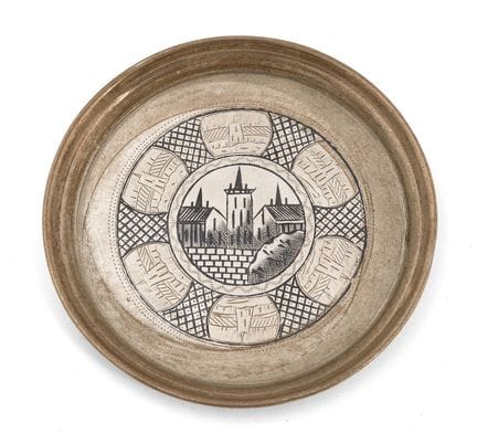 SAUCER
Nielloed silver — Moscow
Small silver sauce