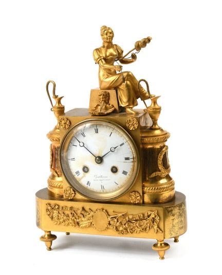 KLEINE UHR „À LA FILEUSE“
aus ziselierter und verg
