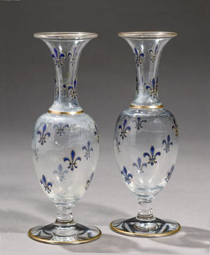 Baccarat (atribuido a). Par de pequeños jarrones b
