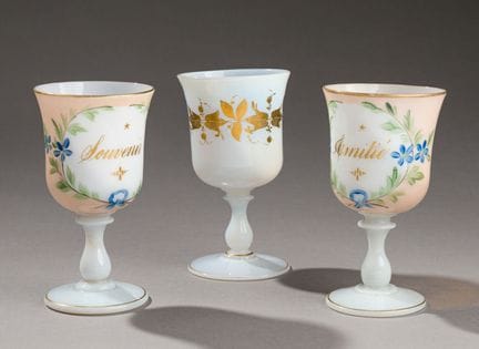 Tres copas de opalina (1840-1850):
1.º/ Par de cop