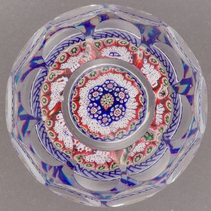 Baccarat. Presse-papiers à motif de bouquet de mar
