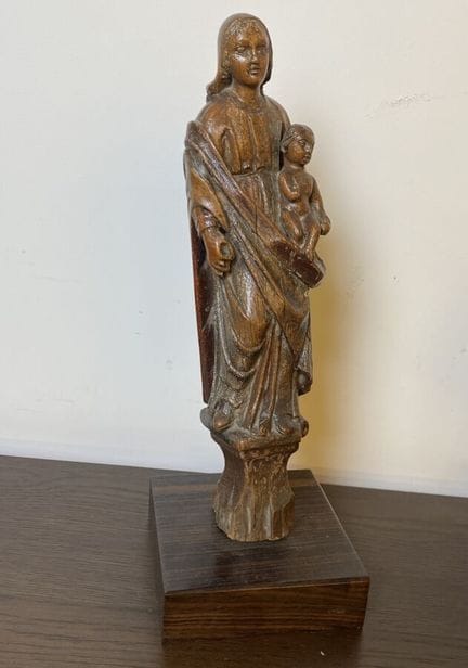 „Madonna mit Kind“
Holzskulptur
Elsass
Höhe: 32 cm