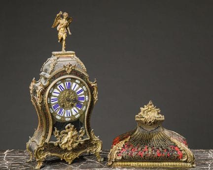 Wandleuchte in Geigenform mit Lampenfuß
aus Boulle