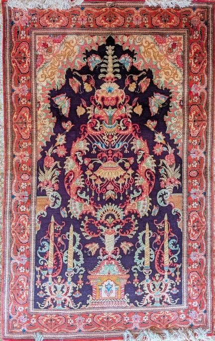 Iranischer Teppich mit Motiven von Gebäuden, Säule