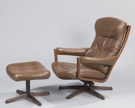 Göte Möbler Nassjö
Sessel und Fußhocker mit braune