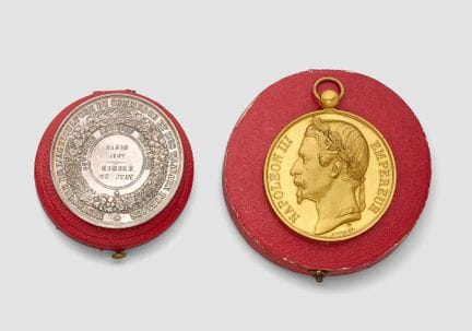 Due medaglie commemorative, una in argento con il 