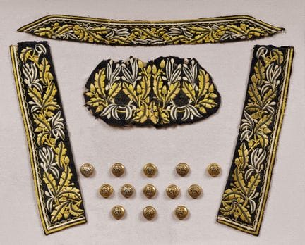 Stickereien auf einer Beamtenuniform: der Kragen, 