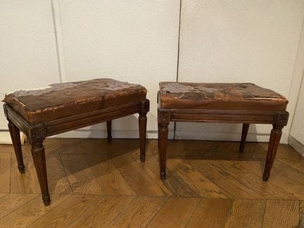 Coppia di sgabelli in stile Luigi XVI del XIX seco