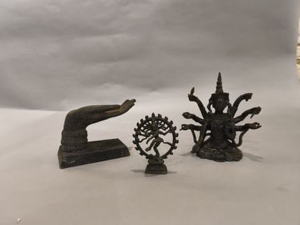 Inde et Asie du Sud Est. Lot comprenant : 
-Shiva 