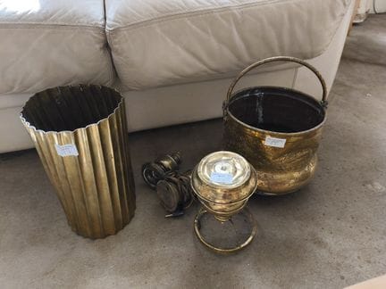 Lot de cuivres dont cache-pot, lampe, poubelle, ba