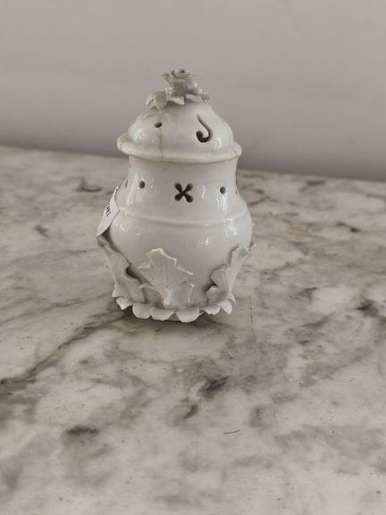 CHANTILLY
Brule-parfum miniature en porcelaine 
Ma