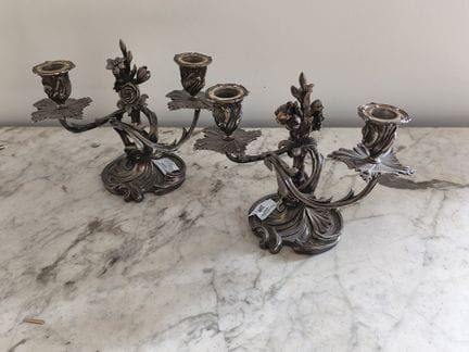 Paire de bouts de table en bronze argenté décor st