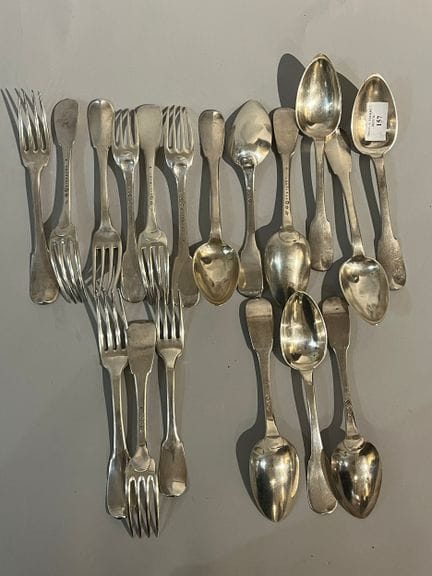 Suite de 9 fourchettes et 11 cuillères en argent  