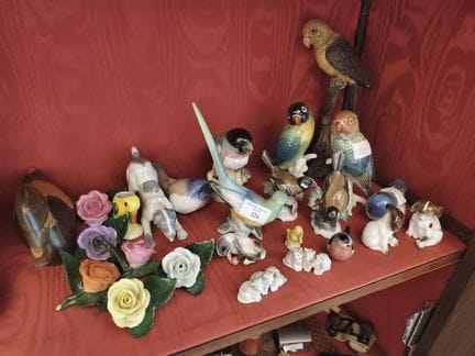 Lot comprenant un ensemble de sujets en porcelaine