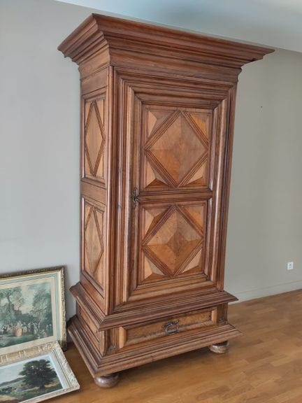 Calzetta in noce con decorazione a punte di diaman
