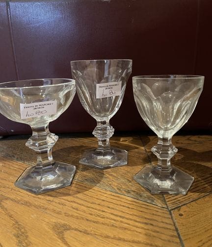 Partie de service de verres en cristal taillé, 
mo