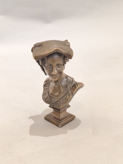 D'après Jean Baptiste Carpeaux. La Rieuse. Petit g