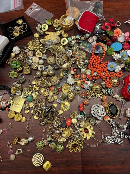 Lot de bijoux fantaisie et créateurs (Givenchy) co