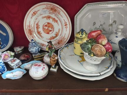 Manette de céramiques diverses : assiettes boîtes,