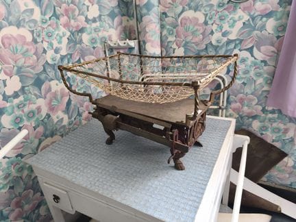 Bilancia per neonati "Baby" in ghisa con decorazio