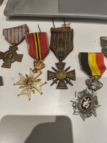 Set of 6 medals, including: 
2 World War II Combat